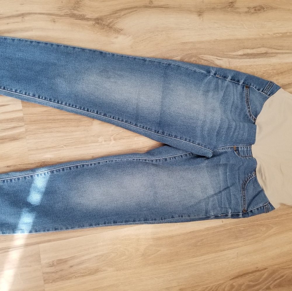 Maternity jeans size 6